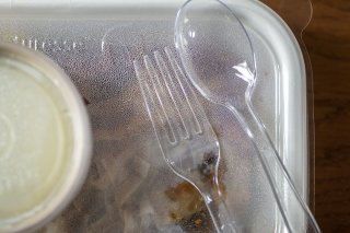 Une action nationale de comptage du plastique jeté sera menée pendant une semaine début avril. Les inscriptions peuvent se faire dès maintenant. (photo symbolique) KEYSTONE/CHRISTIAN BEUTLER